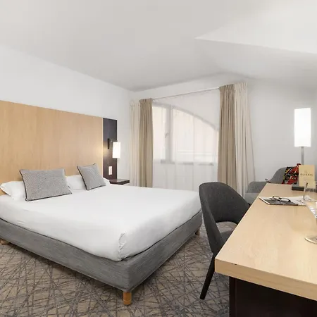 Eliseo Hotel Lurdy